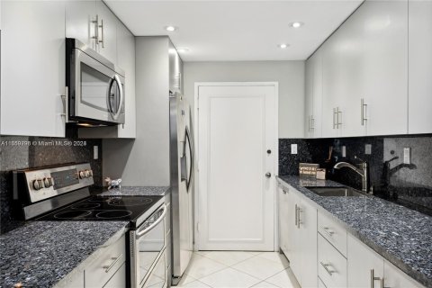 Copropriété à louer à Miami Beach, Floride: 1 chambre, 91.04 m2 № 1693659 - photo 24