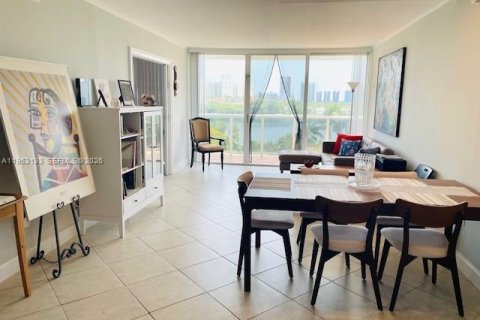 Купить кондоминиум в Авентура, Флорида 2 спальни, 92.53м2, № 2008780 - фото 2