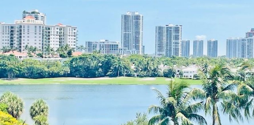 Кондоминиум с 2 спальнями в Авентура, Флорида № 2008780