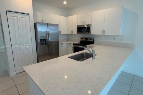 Touwnhouse à louer à Homestead, Floride: 3 chambres, 129.41 m2 № 2301125 - photo 9
