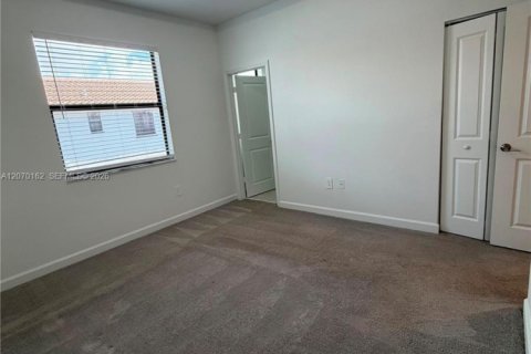 Touwnhouse à louer à Homestead, Floride: 3 chambres, 129.41 m2 № 2301125 - photo 5
