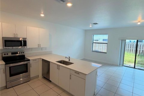 Touwnhouse à louer à Homestead, Floride: 3 chambres, 129.41 m2 № 2301125 - photo 11