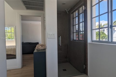 Condo in Miami Beach, Florida, 1 bedroom  № 1938550 - photo 8