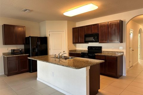 Villa ou maison à louer à Spring Hill, Floride: 4 chambres, 169.83 m2 № 2157946 - photo 3