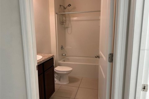 Villa ou maison à louer à Spring Hill, Floride: 4 chambres, 169.83 m2 № 2157946 - photo 9
