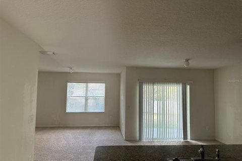 Villa ou maison à louer à Spring Hill, Floride: 4 chambres, 169.83 m2 № 2157946 - photo 4