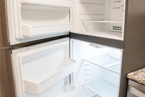 Снять в аренду виллу или дом в Корал-Спрингс, Флорида 2 спальни, 79.9м2, № 2060632 - фото 24