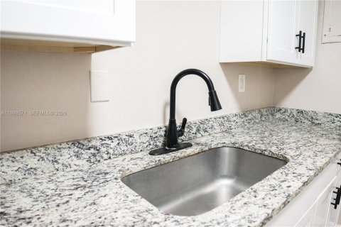 Снять в аренду виллу или дом в Корал-Спрингс, Флорида 2 спальни, 79.9м2, № 2060632 - фото 22