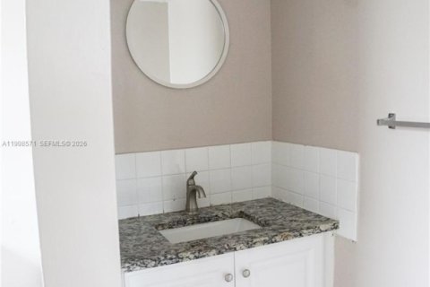 Снять в аренду виллу или дом в Корал-Спрингс, Флорида 2 спальни, 79.9м2, № 2060632 - фото 17