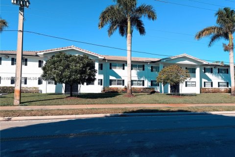 Дом в Корал-Спрингс, Флорида 2 спальни, 79.9м2 № 2060632