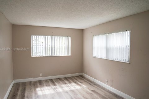 Снять в аренду виллу или дом в Корал-Спрингс, Флорида 2 спальни, 79.9м2, № 2060632 - фото 19