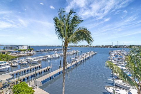 Снять в аренду кондоминиум в Лантана, Флорида 3 спальни, 147.53м2, № 834988 - фото 1