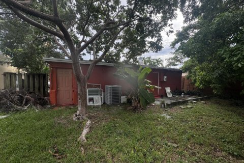 Commercial property in Oakland Park, Florida № 2400012 - photo 8