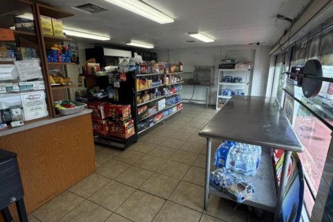 Commercial property in Oakland Park, Florida № 2400012 - photo 11