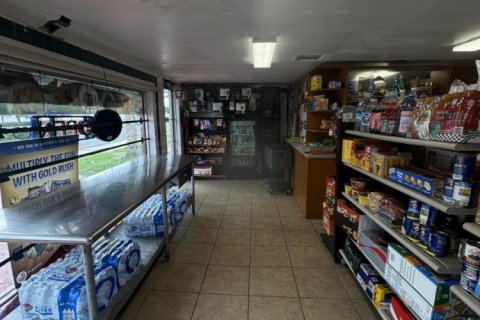 Commercial property in Oakland Park, Florida № 2400012 - photo 14