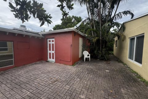 Commercial property in Oakland Park, Florida № 2400012 - photo 7