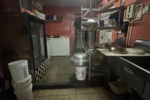 Commercial property in Oakland Park, Florida № 2400012 - photo 26