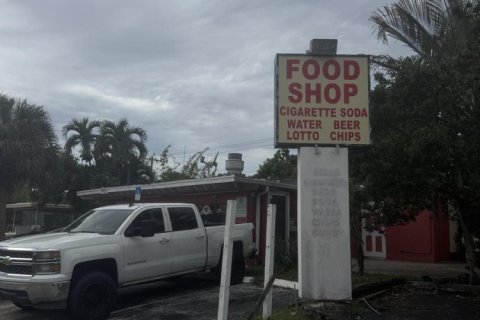 Commercial property in Oakland Park, Florida № 2400012 - photo 5