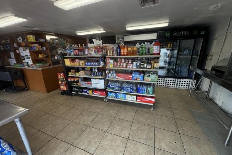 Commercial property in Oakland Park, Florida № 2400012 - photo 13