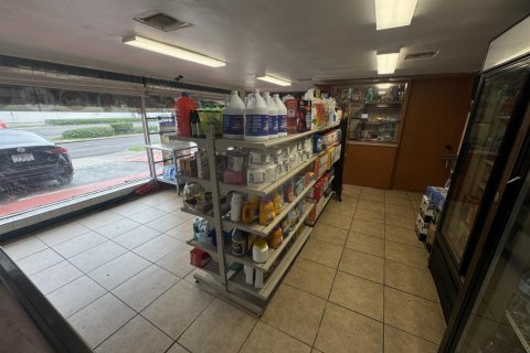 Commercial property in Oakland Park, Florida № 2400012 - photo 15