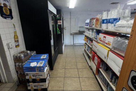 Commercial property in Oakland Park, Florida № 2400012 - photo 17