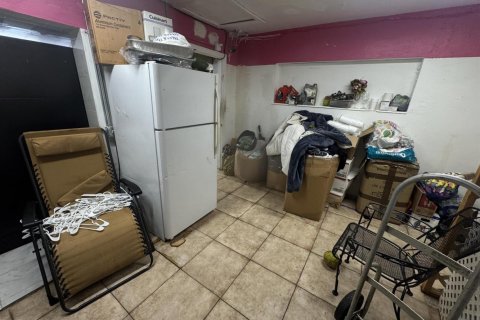 Commercial property in Oakland Park, Florida № 2400012 - photo 20