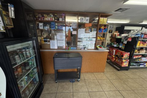 Commercial property in Oakland Park, Florida № 2400012 - photo 9