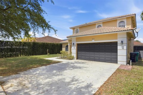 House in Miami, Florida 5 bedrooms, 214.79 sq.m. № 2062388 - photo 4