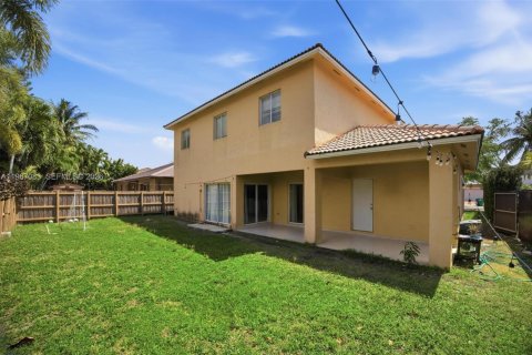 House in Miami, Florida 5 bedrooms, 214.79 sq.m. № 2062388 - photo 8