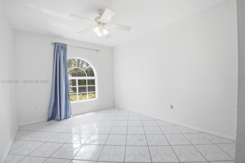 House in Miami, Florida 5 bedrooms, 214.79 sq.m. № 2062388 - photo 29