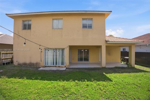 House in Miami, Florida 5 bedrooms, 214.79 sq.m. № 2062388 - photo 9
