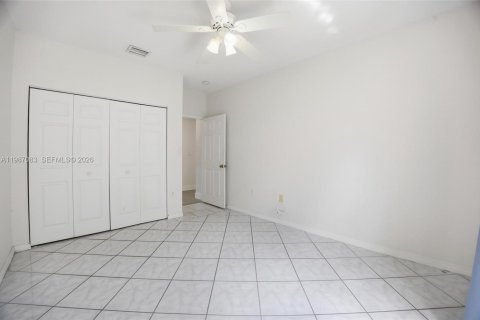 House in Miami, Florida 5 bedrooms, 214.79 sq.m. № 2062388 - photo 30