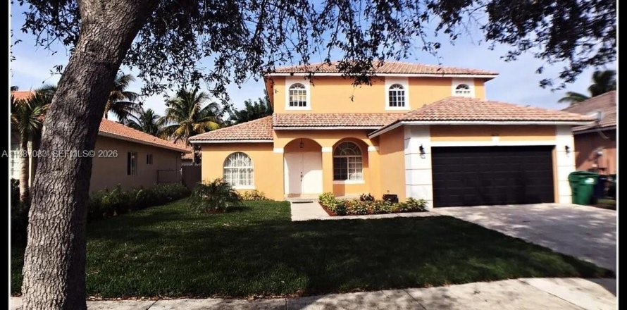 House in Miami, Florida 5 bedrooms, 214.79 sq.m. № 2062388