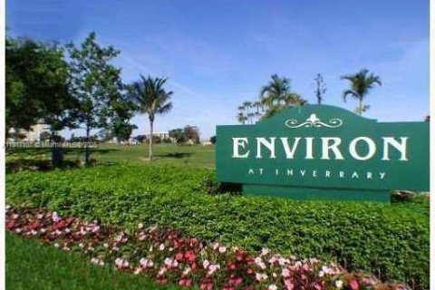 Condo in Lauderhill, Florida, 2 bedrooms  № 1973445 - photo 1