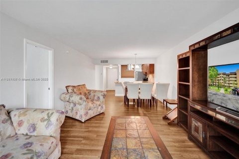 Condo in Lauderhill, Florida, 2 bedrooms  № 1973445 - photo 7