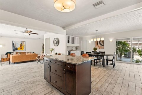 Villa ou maison à vendre à Tampa, Floride: 4 chambres, 191.94 m2 № 1866962 - photo 14
