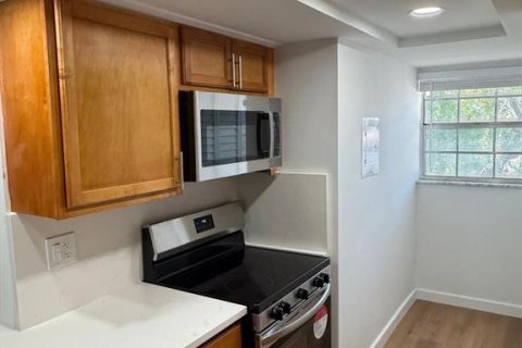 Condo in Daytona Beach, Florida, 2 bedrooms  № 1766213 - photo 8