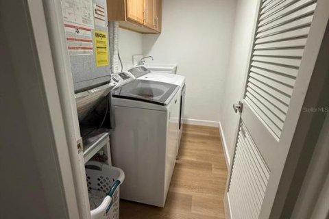 Condo in Daytona Beach, Florida, 2 bedrooms  № 1766213 - photo 11