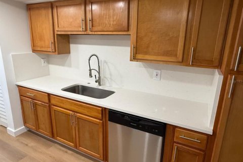 Condo in Daytona Beach, Florida, 2 bedrooms  № 1766213 - photo 6