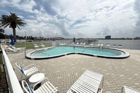 Condo in Daytona Beach, Florida, 2 bedrooms  № 1766213 - photo 4