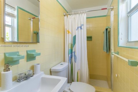 House in Miami Beach, Florida 5 bedrooms, 180.97 sq.m. № 2068298 - photo 21