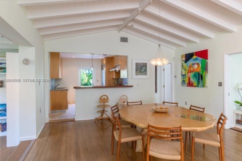 House in Miami Beach, Florida 5 bedrooms, 180.97 sq.m. № 2068298 - photo 5