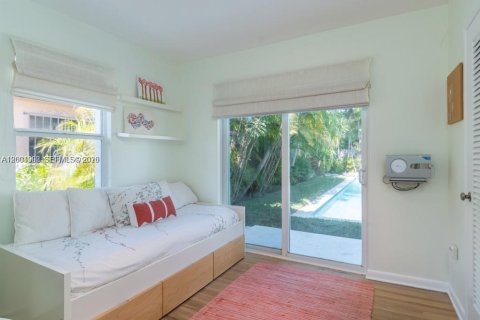 House in Miami Beach, Florida 5 bedrooms, 180.97 sq.m. № 2068298 - photo 20