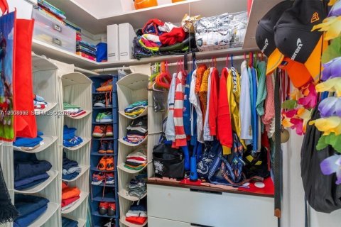 House in Miami Beach, Florida 5 bedrooms, 180.97 sq.m. № 2068298 - photo 19