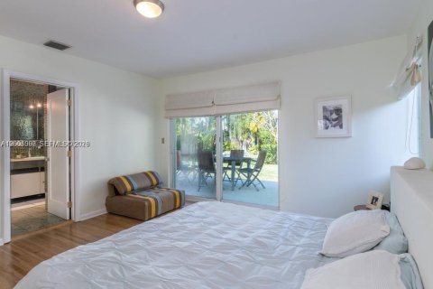 House in Miami Beach, Florida 5 bedrooms, 180.97 sq.m. № 2068298 - photo 12