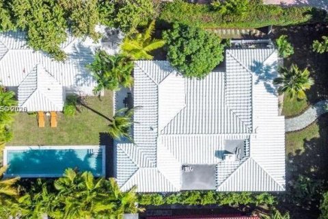 House in Miami Beach, Florida 5 bedrooms, 180.97 sq.m. № 2068298 - photo 3