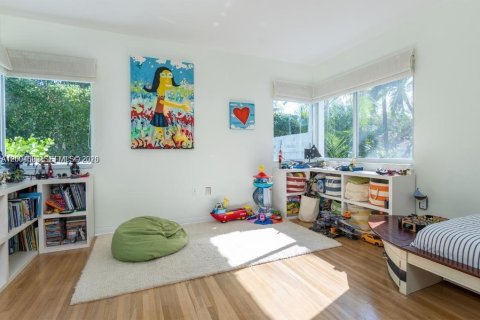 House in Miami Beach, Florida 5 bedrooms, 180.97 sq.m. № 2068298 - photo 17