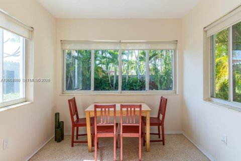 House in Miami Beach, Florida 5 bedrooms, 180.97 sq.m. № 2068298 - photo 28
