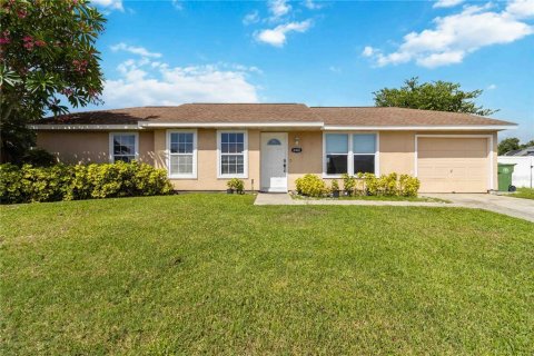 House in Bradenton, Florida 3 bedrooms, 110.93 sq.m. № 2349525