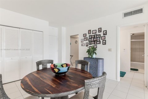 Купить кондоминиум в Санни-Айлс-Бич, Флорида 1 спальня, 70.79м2, № 1959424 - фото 28